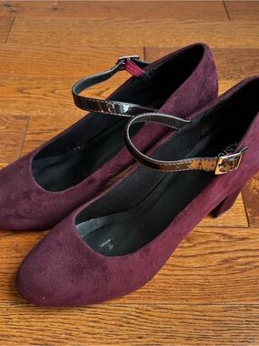 Women's Suede Block Heel Pumps in Burgundy